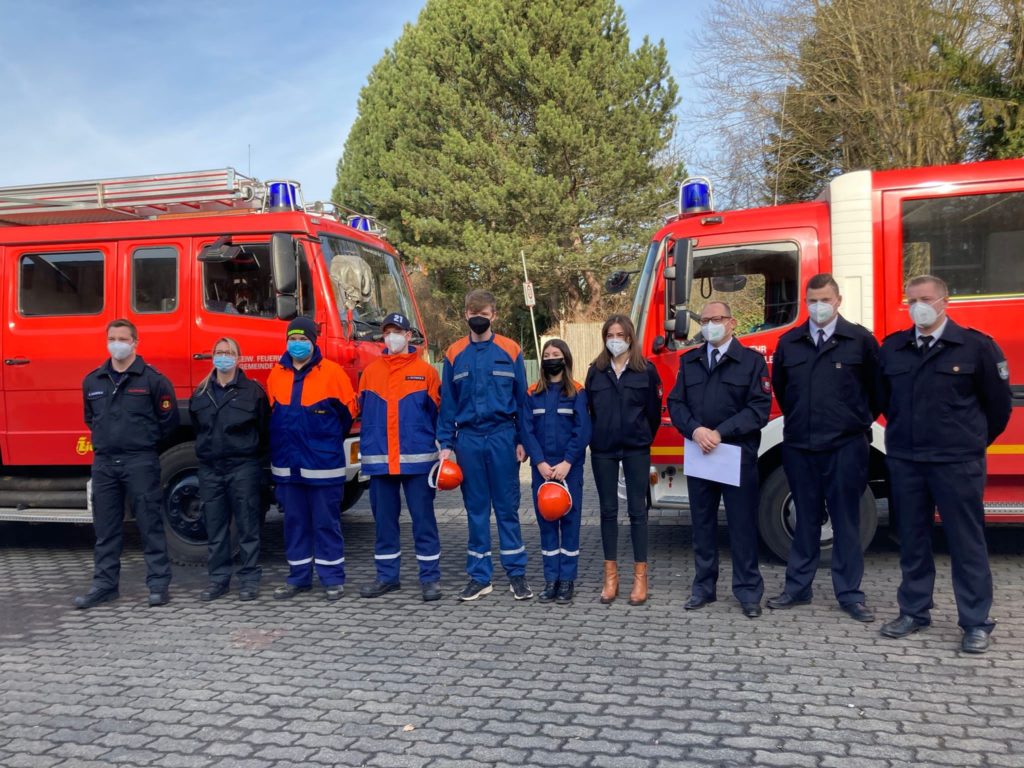 Neue Helme für die Jugendfeuerwehr Kall